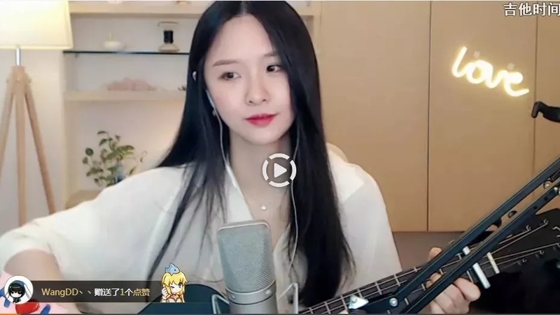 我在直播间里.给主播当场控.有些人看不?顺眼就把我禁言了.